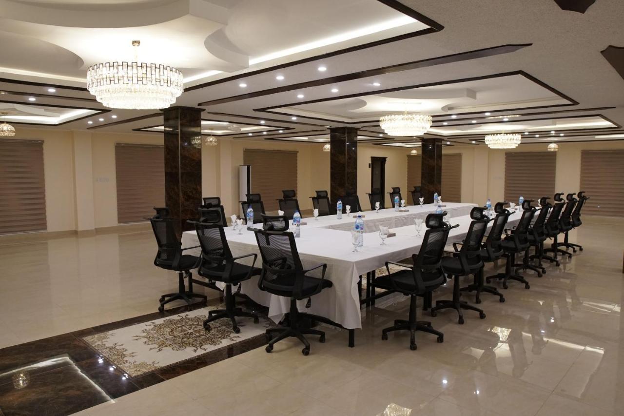 Swat Palace Hotel By Northin Mam Derai Buitenkant foto